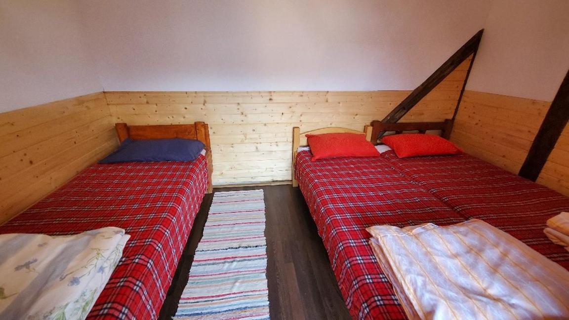 Casa Rustic Feher & Fekete Vendeghazak Совата Екстериор снимка