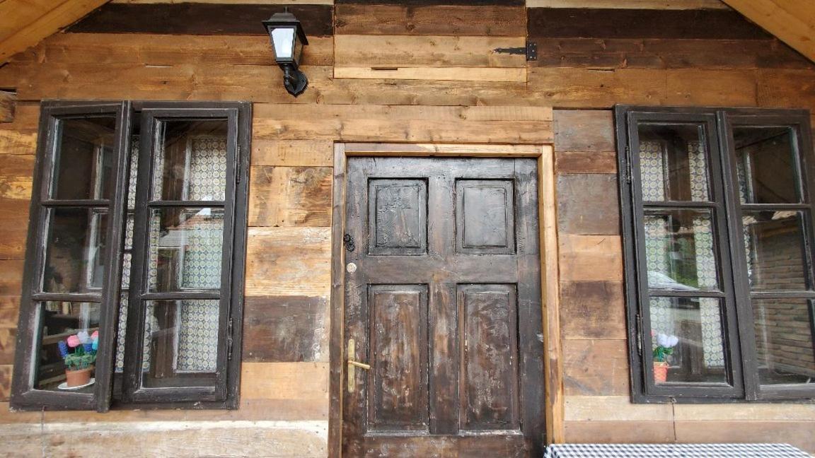 Casa Rustic Feher & Fekete Vendeghazak Совата Екстериор снимка