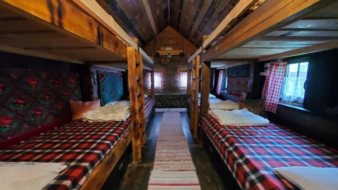 Casa Rustic Feher & Fekete Vendeghazak Совата Екстериор снимка