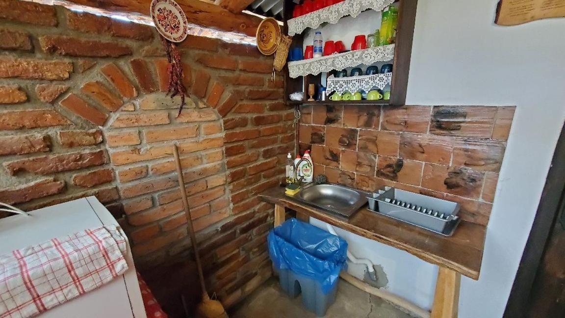 Casa Rustic Feher & Fekete Vendeghazak Совата Екстериор снимка