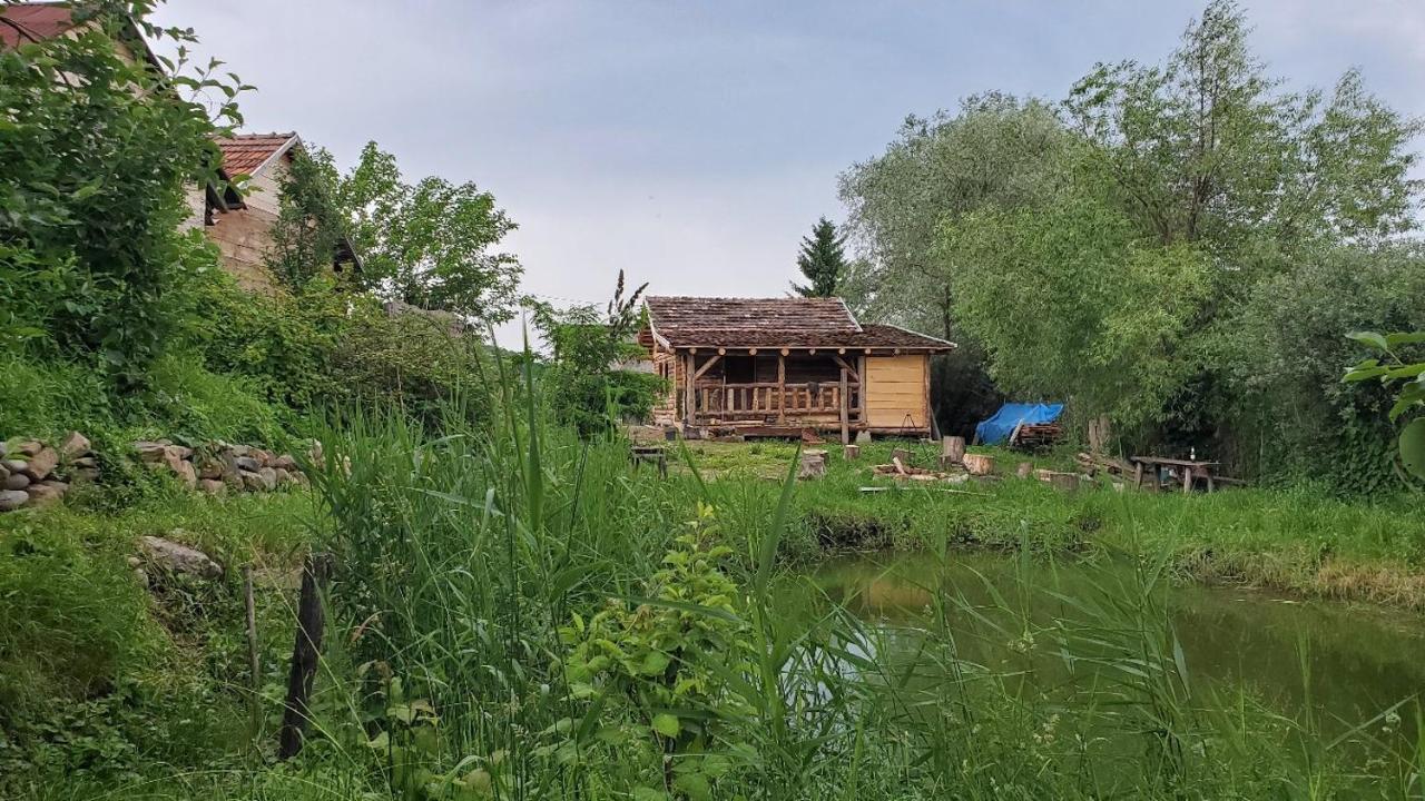 Casa Rustic Feher & Fekete Vendeghazak Совата Екстериор снимка
