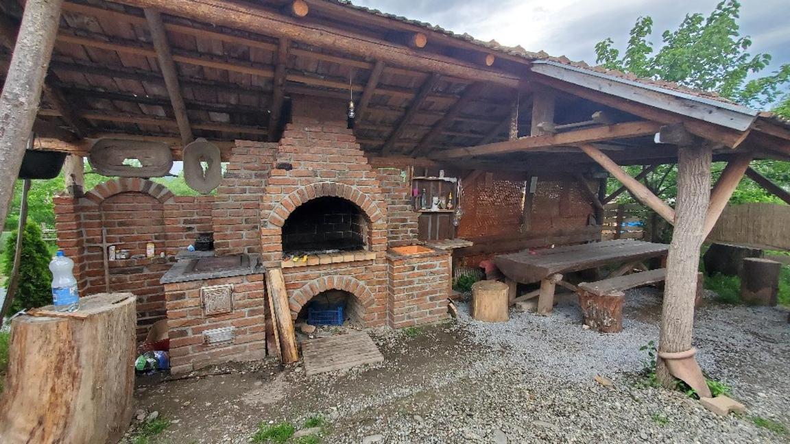 Casa Rustic Feher & Fekete Vendeghazak Совата Екстериор снимка
