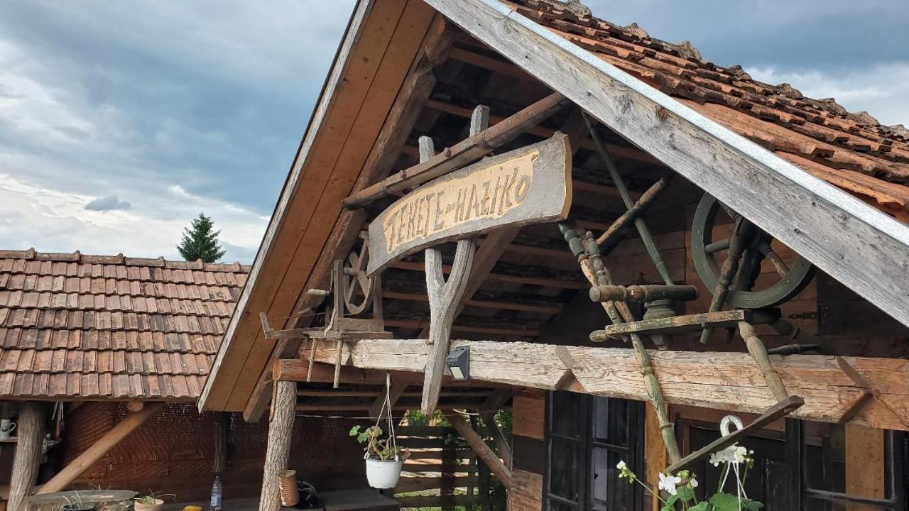 Casa Rustic Feher & Fekete Vendeghazak Совата Екстериор снимка