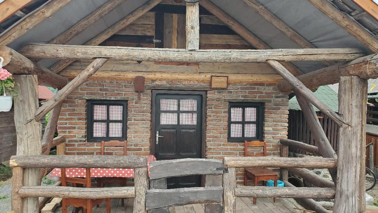 Casa Rustic Feher & Fekete Vendeghazak Совата Екстериор снимка
