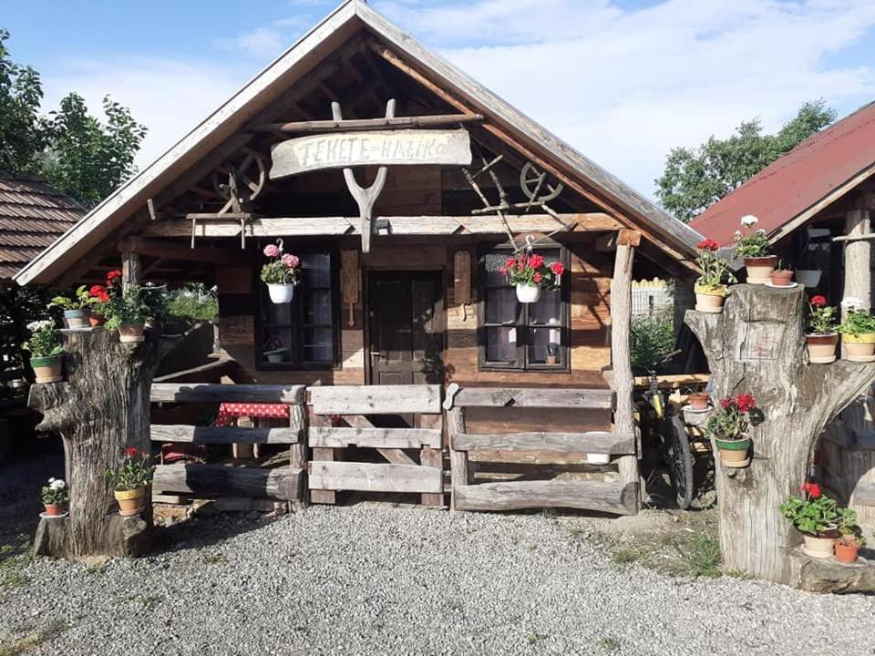 Casa Rustic Feher & Fekete Vendeghazak Совата Екстериор снимка